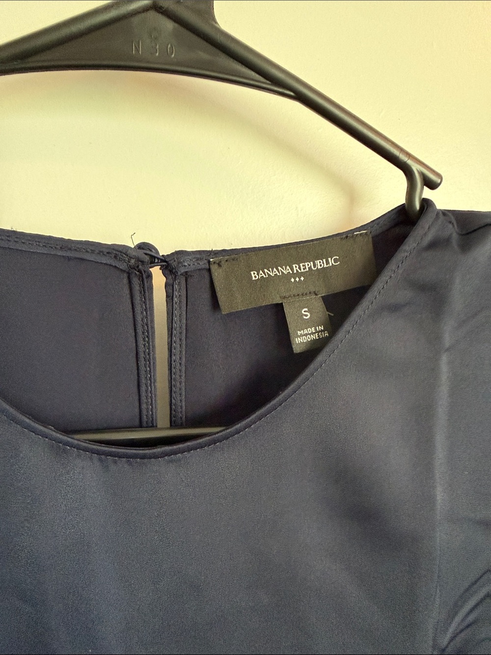 Banana Republic Navy Satin Shell Tunic | NWOT | Never worn | Size S - Picture 2 of 3